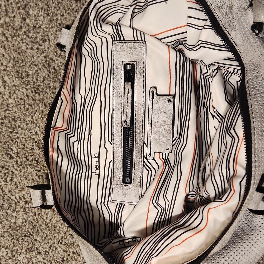 Handbag - Picture 3 of 7